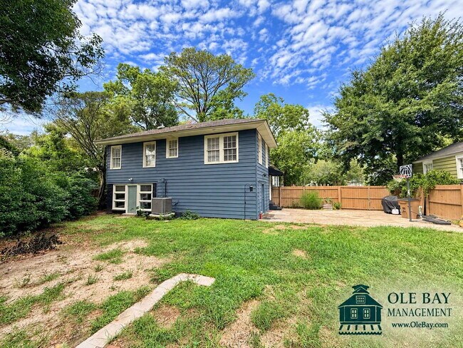 Building Photo - Charming Midtown Cottage