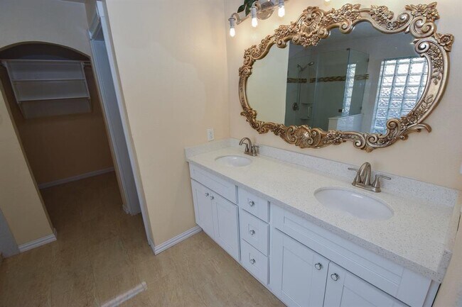 Building Photo - 14814 Cantor Cir