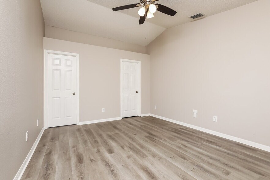 Building Photo - 8129 Cloverglen Cir