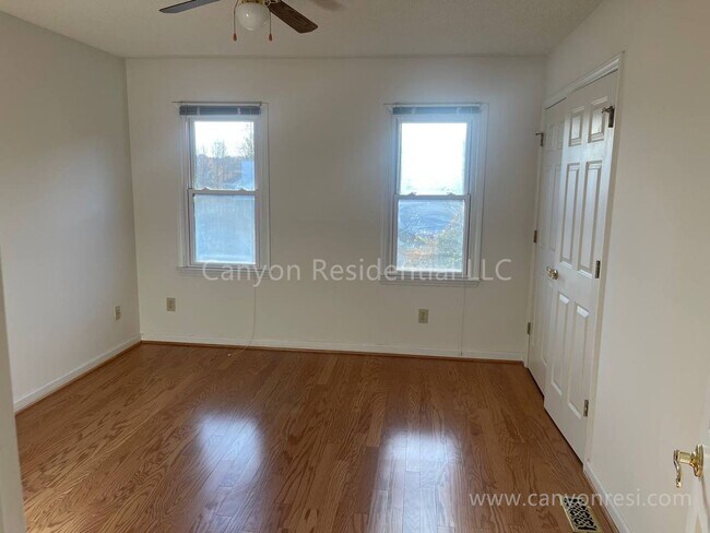 Building Photo - Beautiful 3b2b, ready to move in!