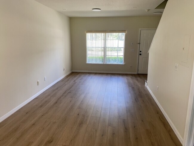Building Photo - 303 Wilton Cir