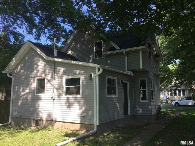 Building Photo - 1224 37th St