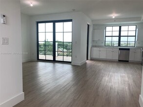 Building Photo - 4100 Davie Rd