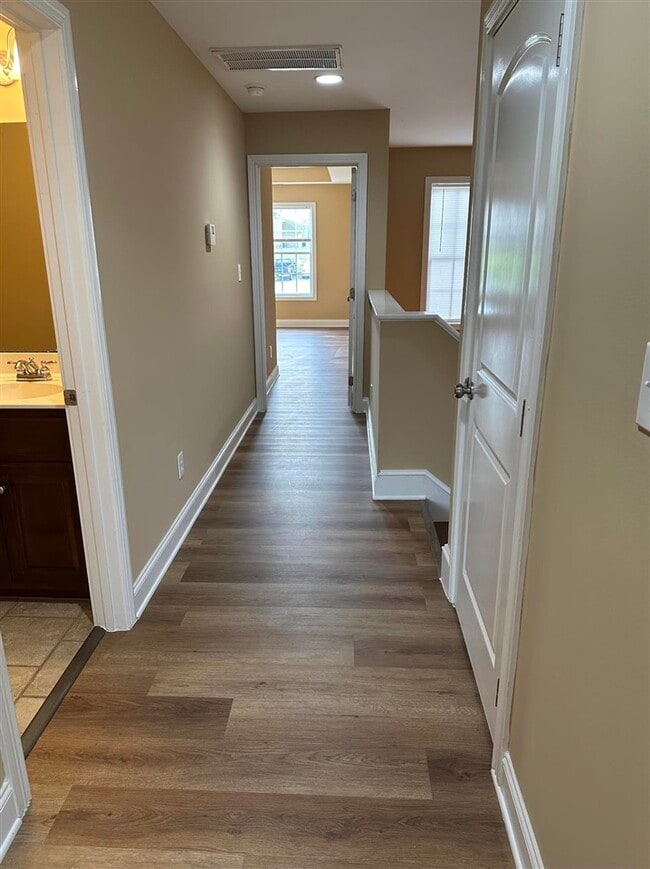 Building Photo - 226 Spg Crk Ave