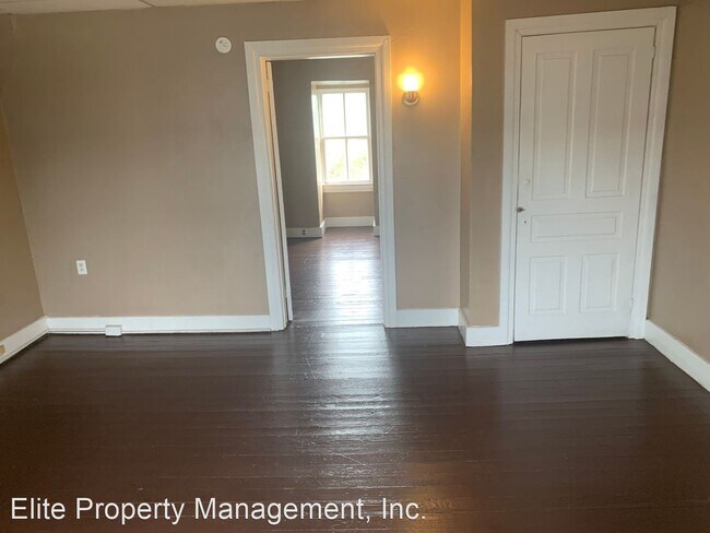 Building Photo - 3 br, 1 bath House - 940 W. Princess St., ...