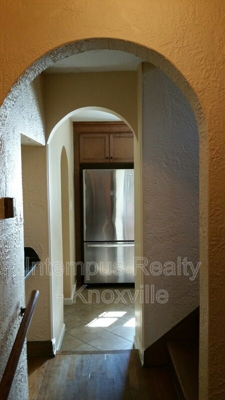 Building Photo - 2103 Fairmont Blvd