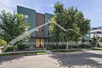 Building Photo - Gorgeous Townhouse with Central AC and Rooftop Deck
