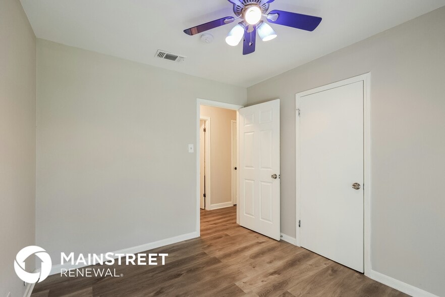 Building Photo - 351 E Amber St