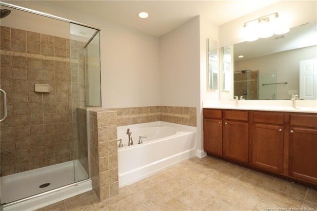 Building Photo - 218 Longchamp Ln