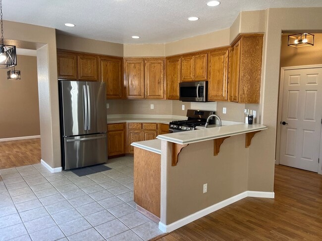 Building Photo - Fresh and Modern 4-Bedroom Home