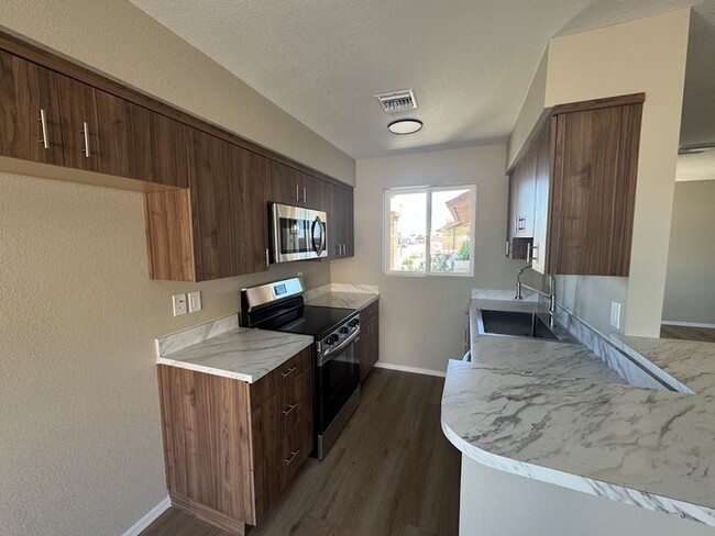 Building Photo - Brand New Unit in La Crescenta