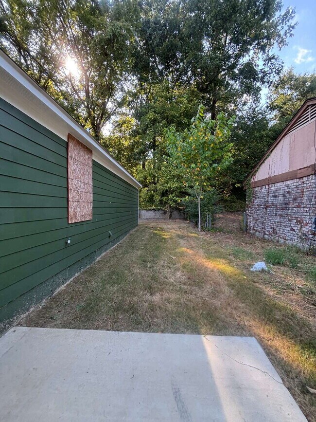 Building Photo - "4-Bed, 2-Bath Retreat in Memphis – Your Perfect Sanctuary Awaits!"