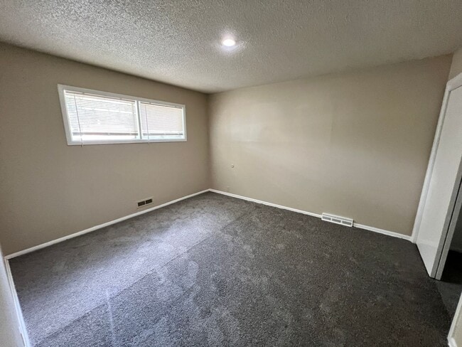 Building Photo - 7601 Ruskin Way