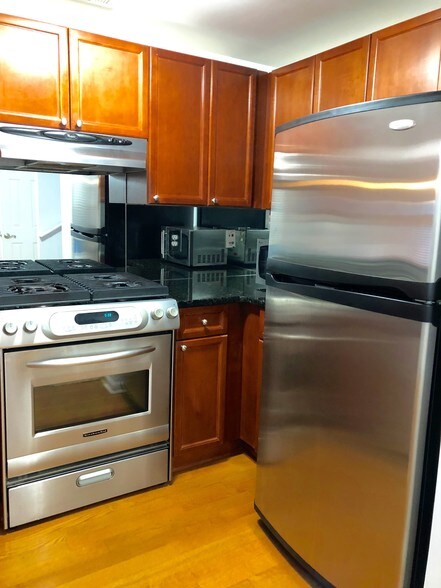 Kitchen - 4246 River Green Dr NW