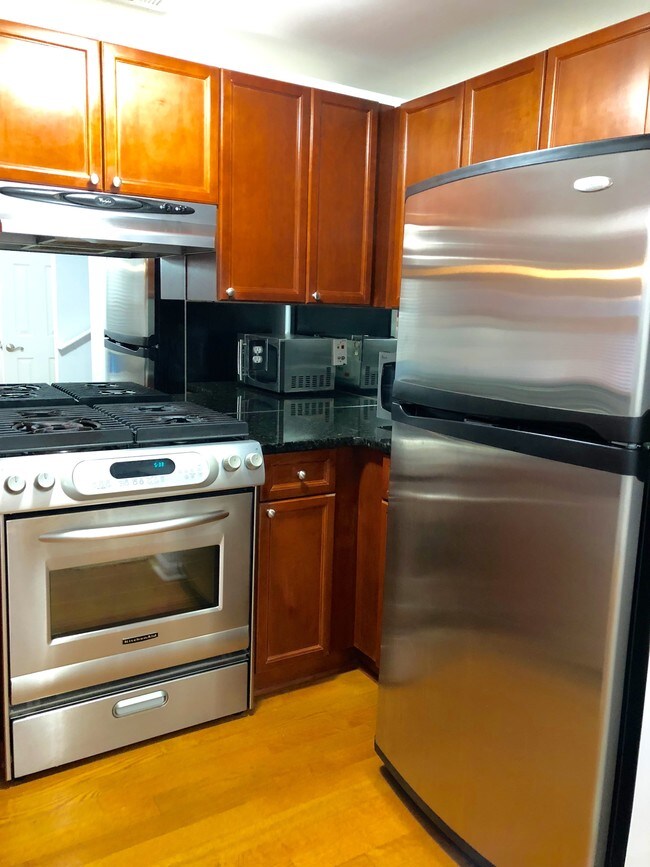 Kitchen - 4246 River Green Dr NW