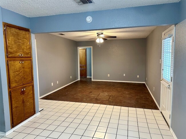 Building Photo - 2105 Melody Cir