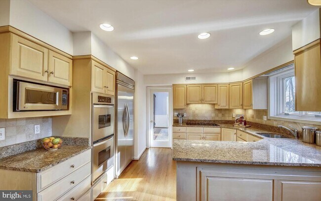 Building Photo - 7212 Grubby Thicket Way