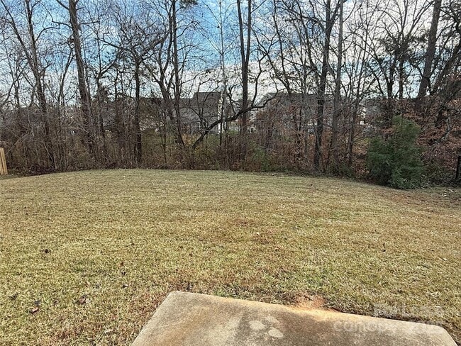 Building Photo - 5008 Centerview Dr