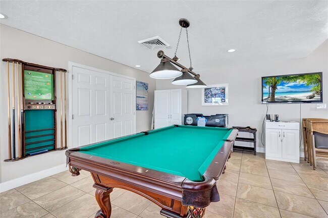 Building Photo - 1600 1st Ave W