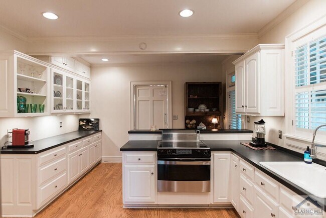 Building Photo - 285 Hampton Ct