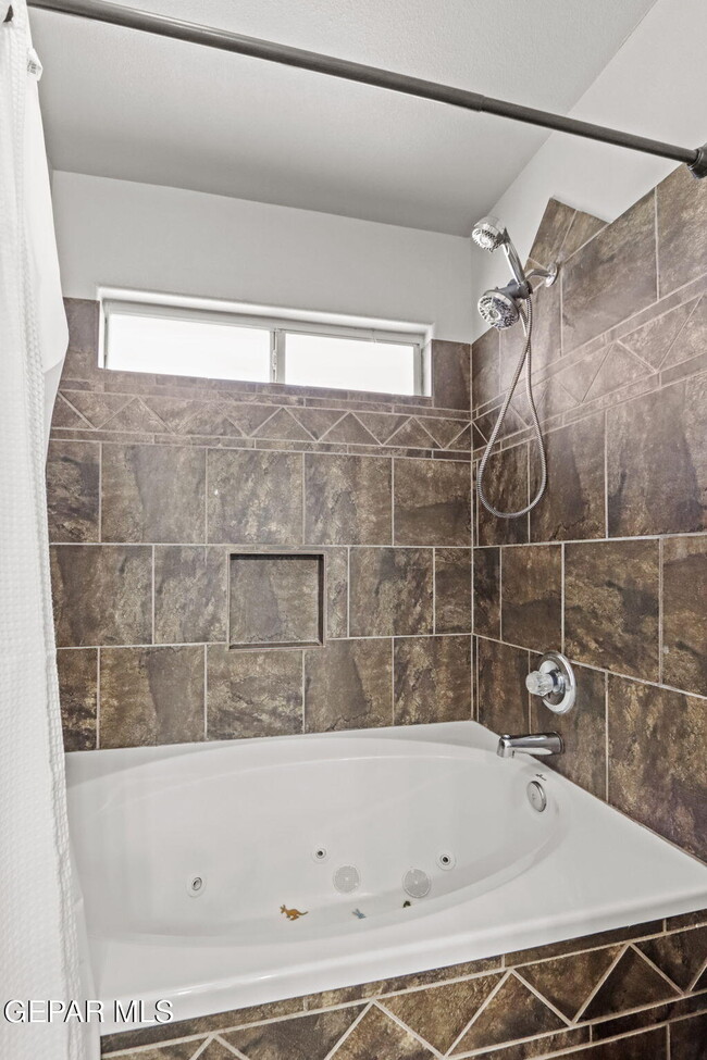 Building Photo - 11616 Windrift Ct