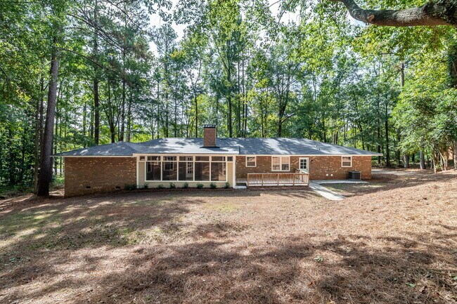 Building Photo - 4375 Lake Idylwilde Dr