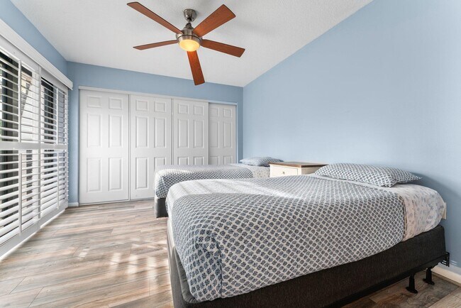 Building Photo - 1806 18th Ct