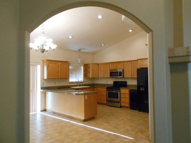 Building Photo - 1021 SW Crosscut Ct