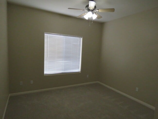 Building Photo - Beautiful 3/2 in the heart of JT!