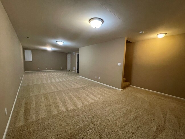 Building Photo - 4 Bedroom Home For Rent In Papillion!!