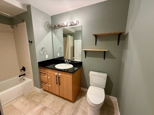 Building Photo - Corner Unit With Views