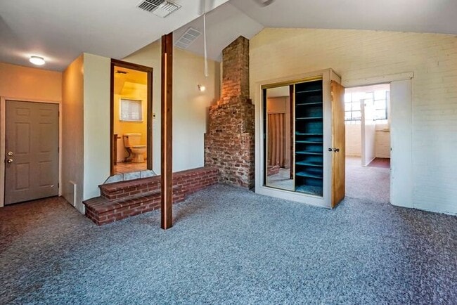 Building Photo - Coming Soon - Charming, Spacious 1Bdrm/1Ba...