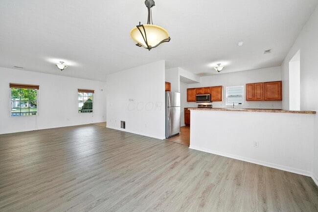 Building Photo - 4035 Redroyal Ave
