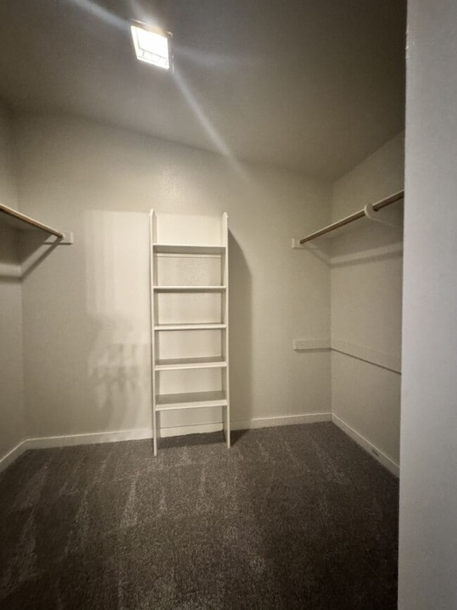 Building Photo - **MOVE IN SPECIAL***HALF OFF FIRST MONTHS RENT. UPSTAIRS 2 BEDROOM CONDO OVERLOOKING GREENBELT