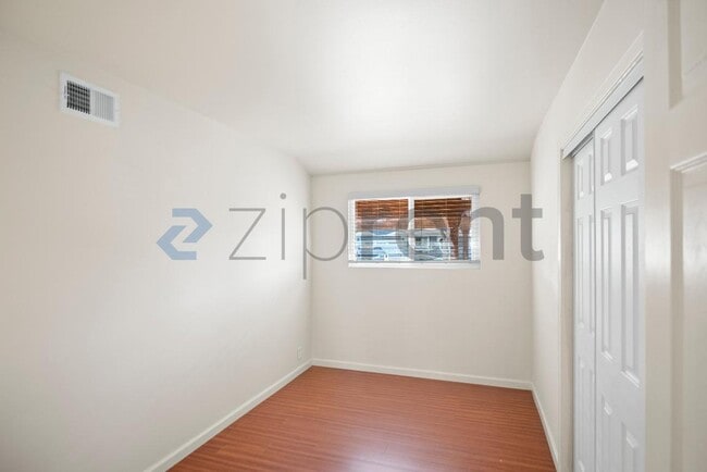 Building Photo - 41861 Maywood St