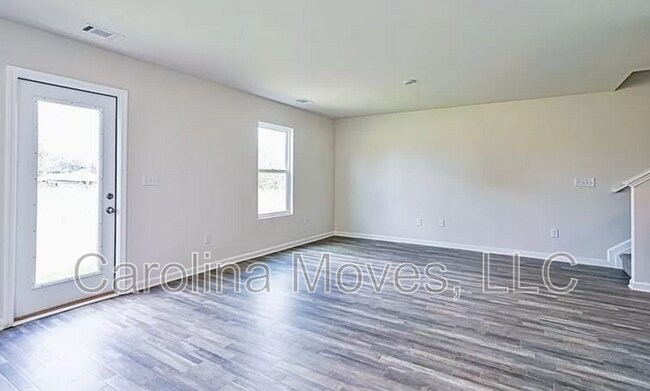 Building Photo - 523 Springtime Ln