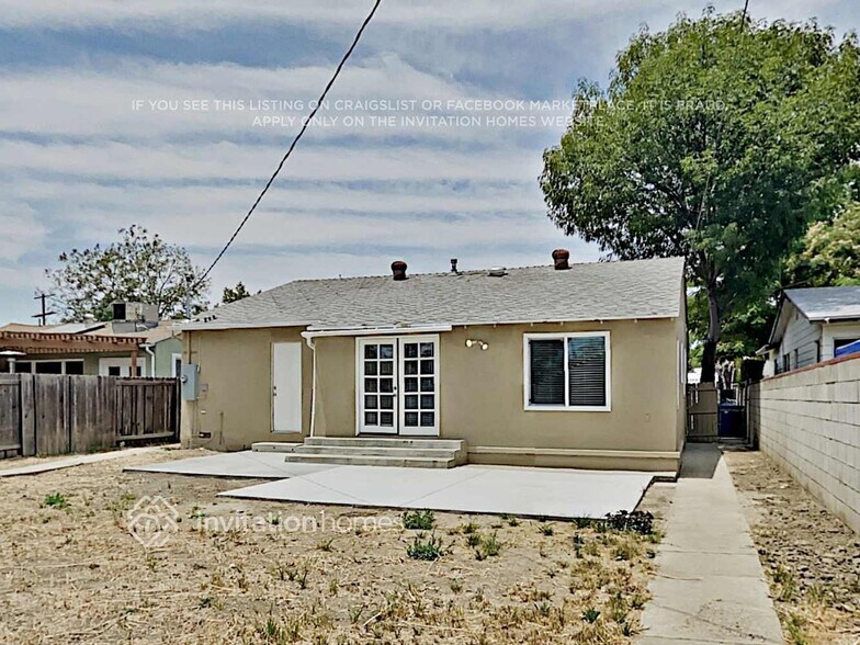 Building Photo - 6952 Donna Ave