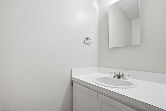 Building Photo - 710 Waters Dr