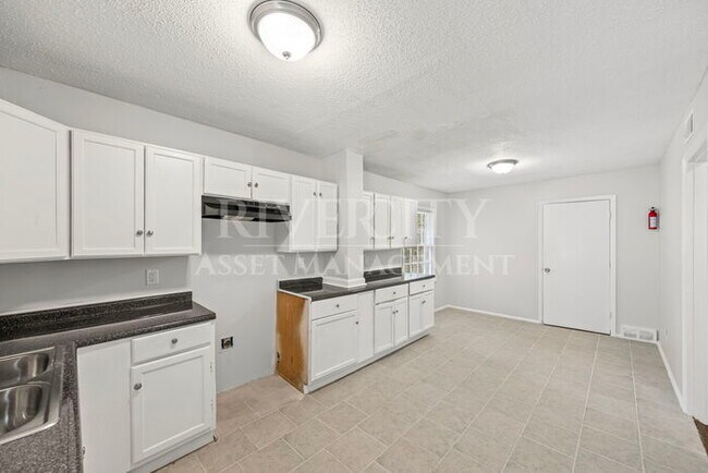 Building Photo - NEWLY RENOVATED GEM, SECTION 8 WELCOMED !!!!!