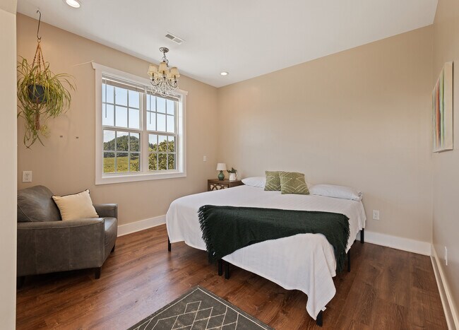 Building Photo - 179 Goldfinch Ln