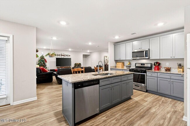 Building Photo - 1086 Enclave Cir