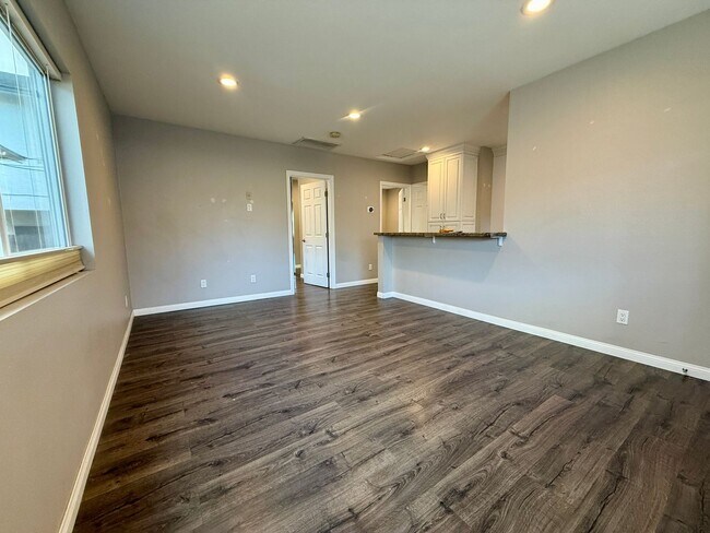 Building Photo - Cottage Home in Normal Heights! Conveniently offers A/C, in Unit Washer/Dryer, Assigned Parking P...