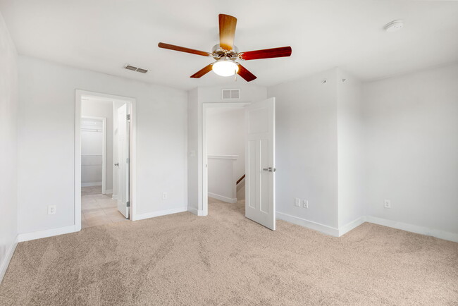 Building Photo - 418 W Tremont Ave