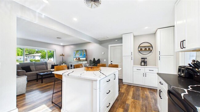 Building Photo - 101 N Mercury Ave