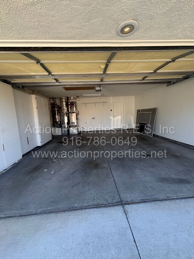 Building Photo - 6000 Buggy Whip Ln
