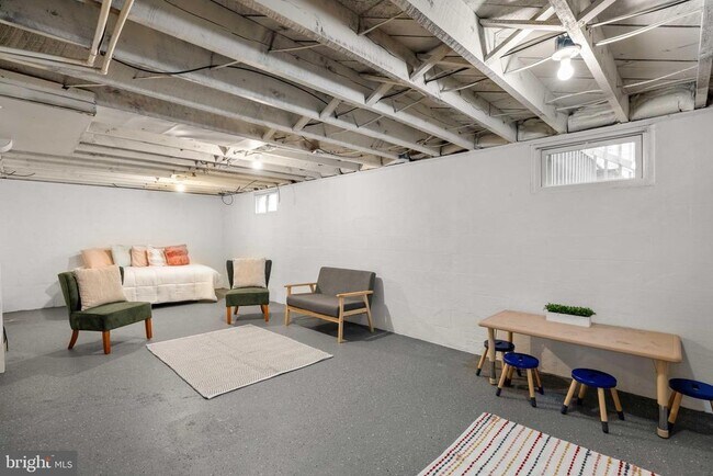 Building Photo - 405 E 7th Ave