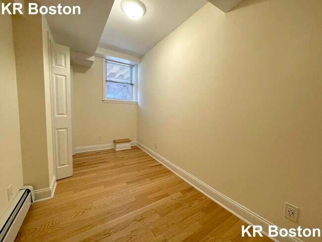 Building Photo - 63 Green St