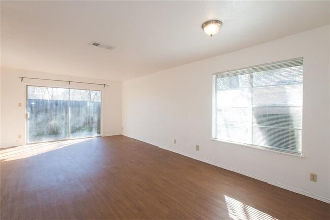 Building Photo - 9007 Little Walnut Pky
