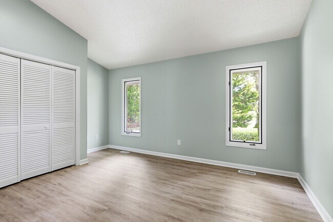 Building Photo - 304 Lord Granville Dr