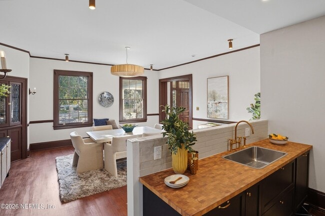 Building Photo - 2979 St Johns Ave